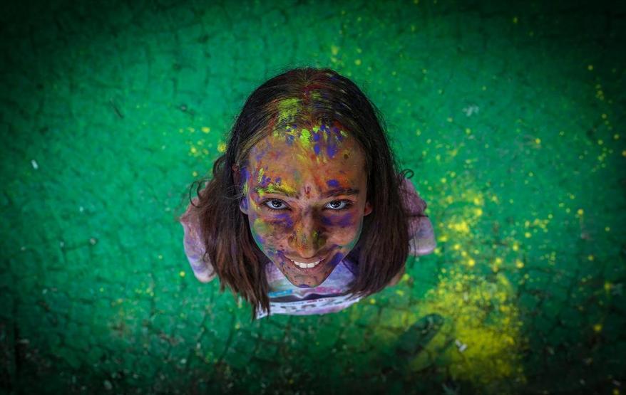 Renkli toz yağmurları altında koştular Bursada renkli koşu festivali