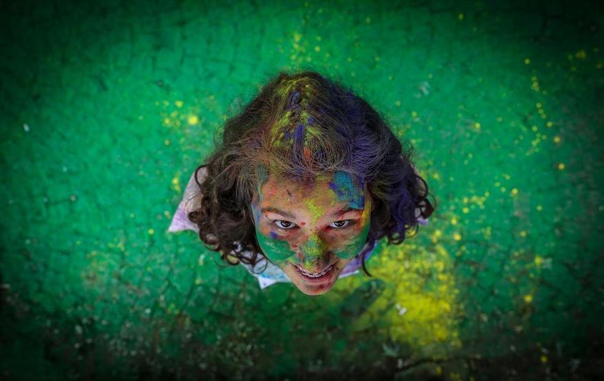 Renkli toz yağmurları altında koştular Bursada renkli koşu festivali