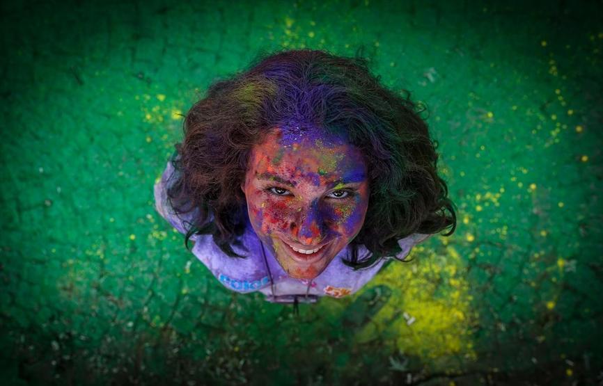 Renkli toz yağmurları altında koştular Bursada renkli koşu festivali