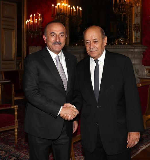 Bakan Çavuşoğlunun Fransa ziyaretinden ilk kareler
