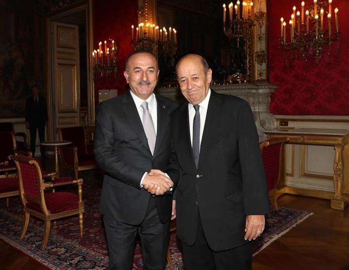 Bakan Çavuşoğlunun Fransa ziyaretinden ilk kareler