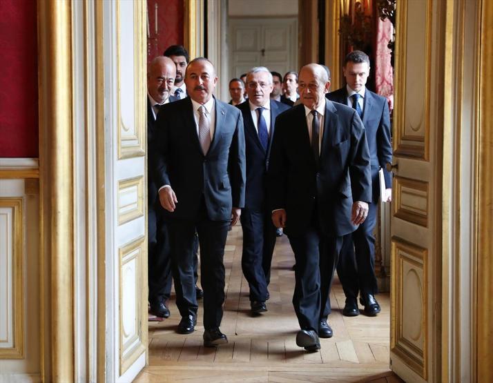 Bakan Çavuşoğlunun Fransa ziyaretinden ilk kareler