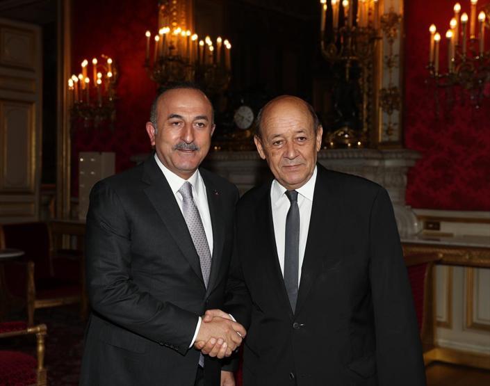 Bakan Çavuşoğlunun Fransa ziyaretinden ilk kareler