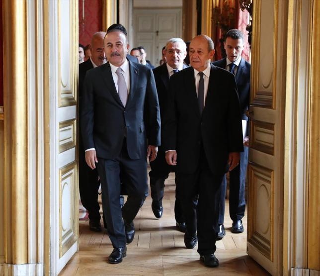 Bakan Çavuşoğlunun Fransa ziyaretinden ilk kareler