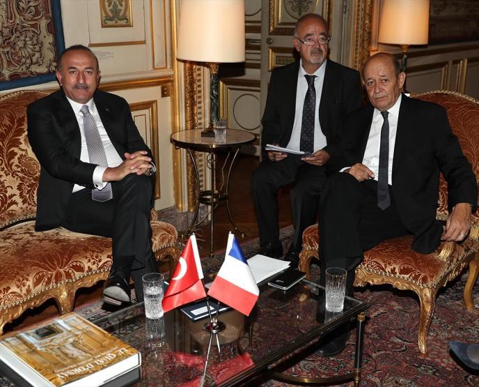 Bakan Çavuşoğlunun Fransa ziyaretinden ilk kareler