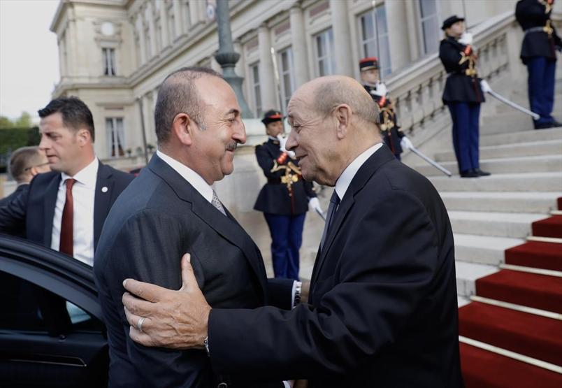 Bakan Çavuşoğlunun Fransa ziyaretinden ilk kareler