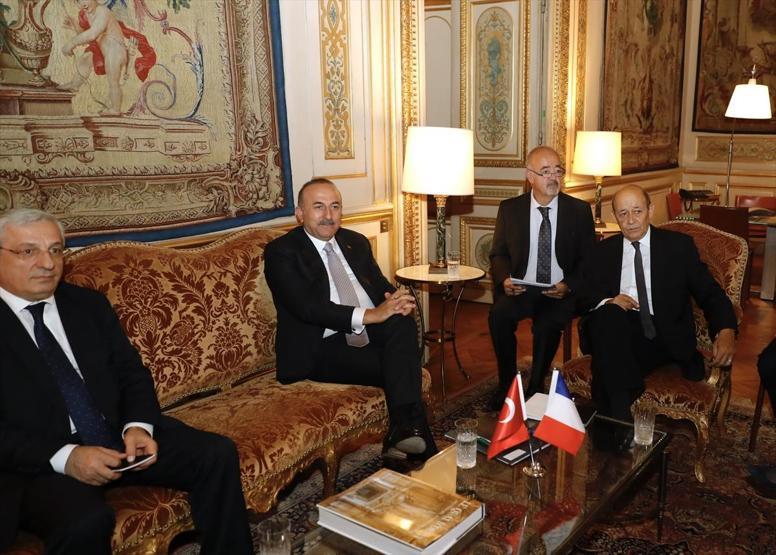 Bakan Çavuşoğlunun Fransa ziyaretinden ilk kareler
