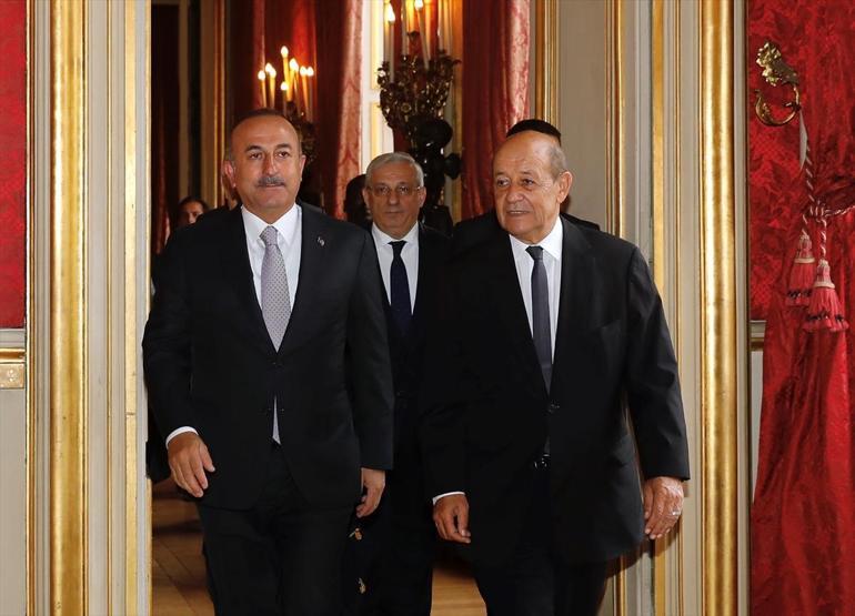 Bakan Çavuşoğlunun Fransa ziyaretinden ilk kareler