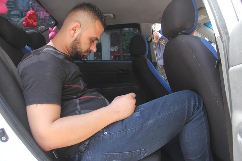 Taksici içip içip yol ortasında sızdı