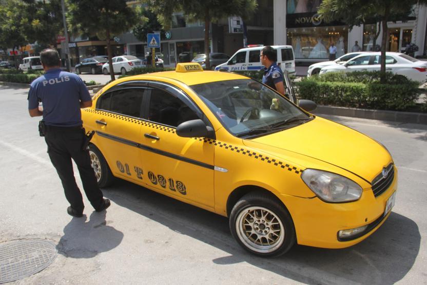 Taksici içip içip yol ortasında sızdı