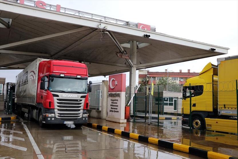 Sınır kapısında TIRcıların büyük çilesi: Sollamalardan bıktık