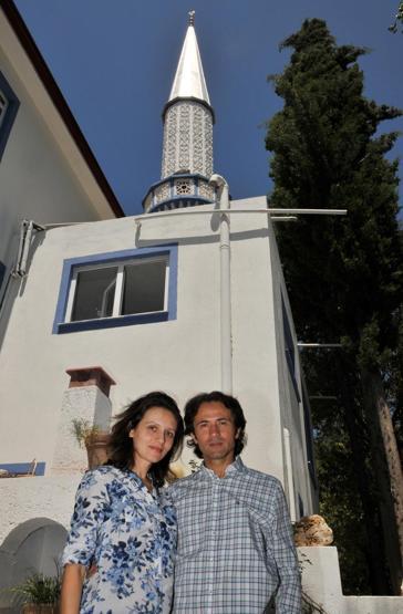 Rockçı imam meslekten ihraç edildi