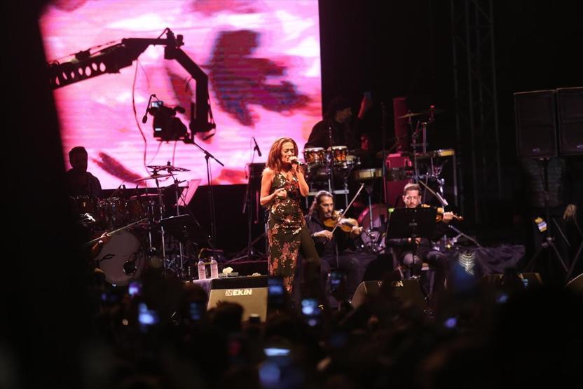 Yıldız Tilbe, Edirnede sevenleriyle buluştu