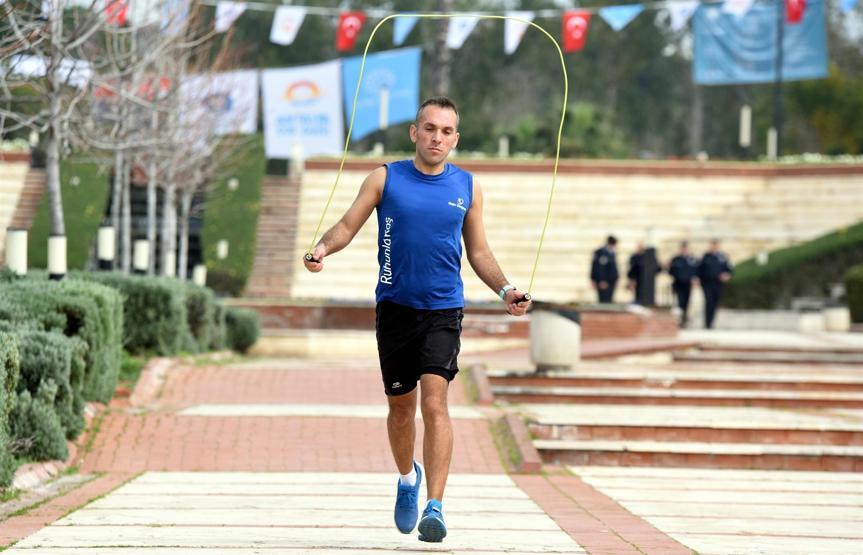 İp atlayarak adını Guinnesse yazdırdı