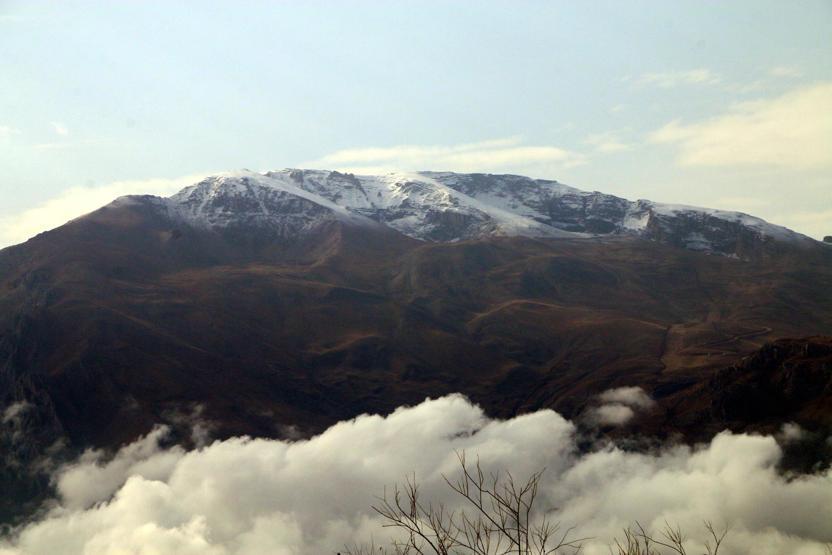 Munzur Dağları beyaza büründü
