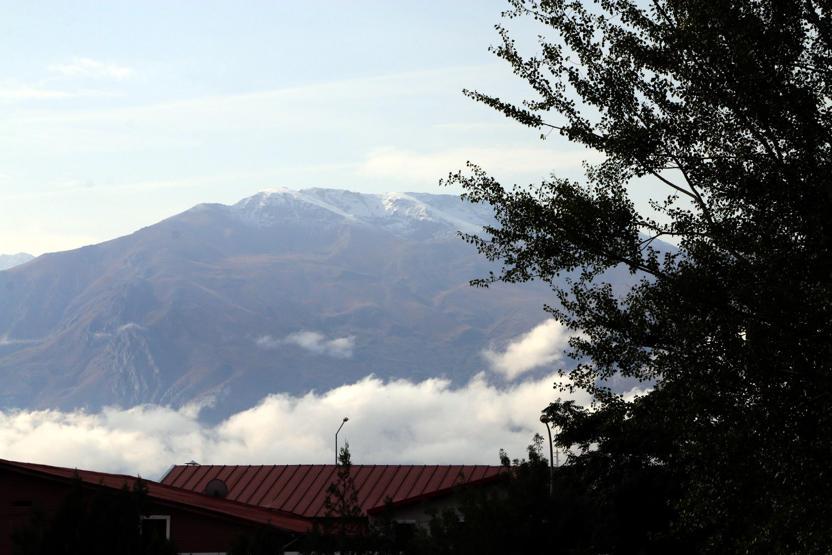 Munzur Dağları beyaza büründü