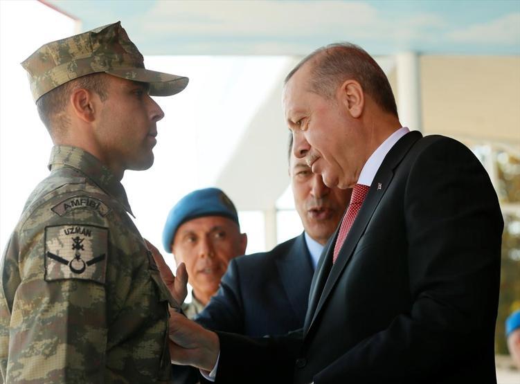 Cumhurbaşkanı Erdoğan komando bröve takma töreninde
