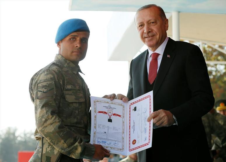 Cumhurbaşkanı Erdoğan komando bröve takma töreninde