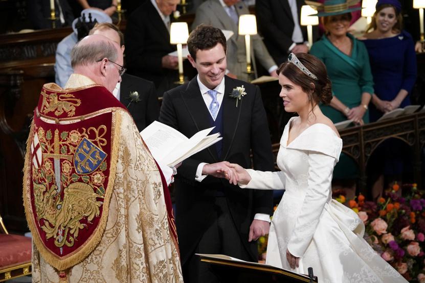 Artık Harry ve Meghan oturmayacak Kraliçenin hediyesini onlara verdiler