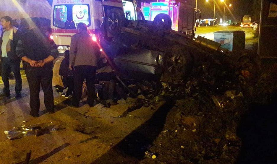 İki araç kafa kafaya çarpıştı: 2si çocuk 8 yaralı