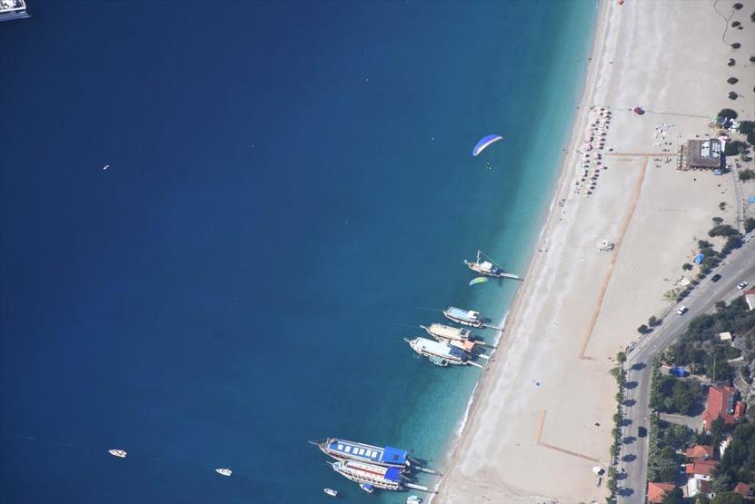 Ölüdeniz uçuş pilotlarını büyülüyor