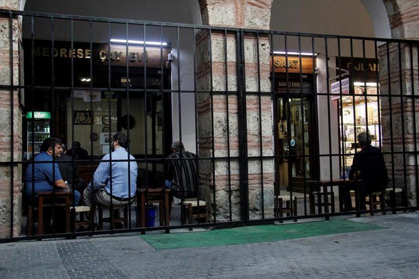 Sahibi benim deyip tarihi hanın girişini kapattı