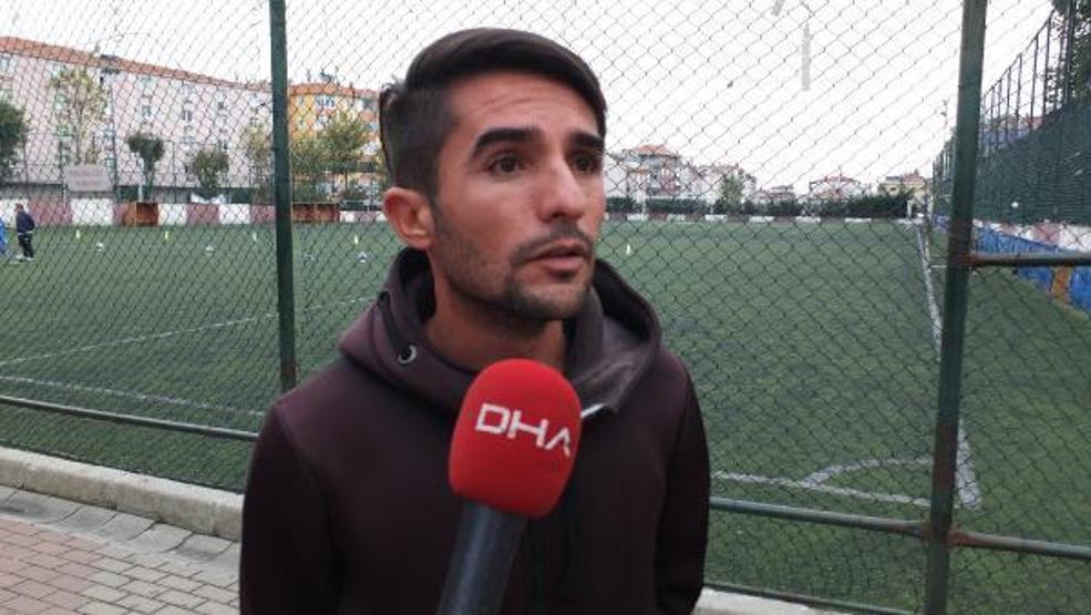Kırmızı karta sinirlendi, silahla sahaya girmeye çalıştı