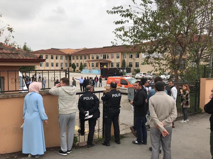 Sakaryada lisede gaz kaçağı paniği: Bina boşaltıldı