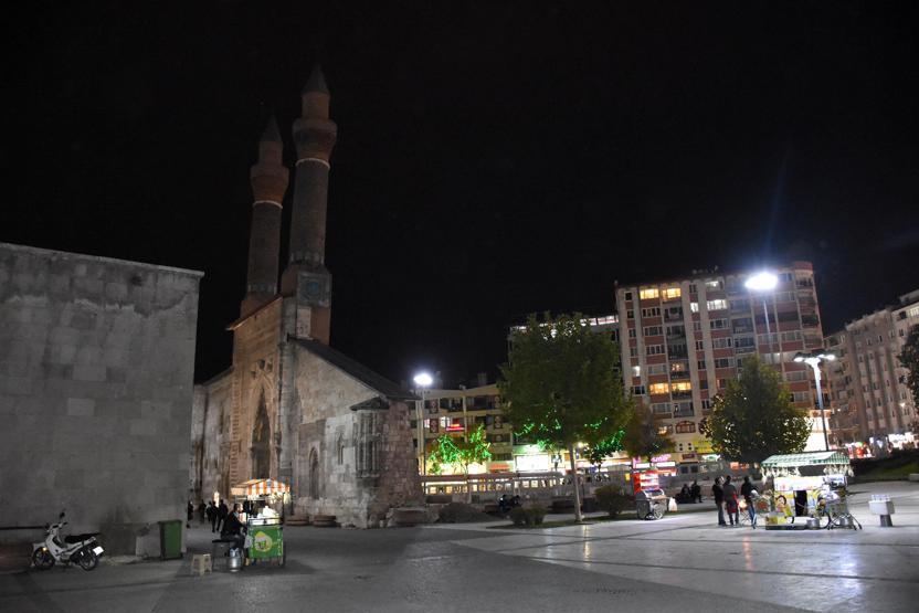 Kentin simgesi 750 yıllık medresenin gizli tüneli ortaya çıktı