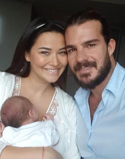 Gizem - Hakan Hatipoğlu çiftinin bebekleriyle ilk pozu