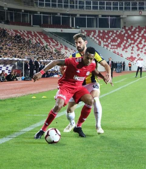 Fenerbahçeyi Sivasta üzen skor
