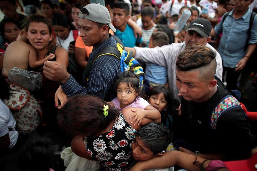 Binlerce göçmen Guatemala-Meksika sınırında mahsur kaldı