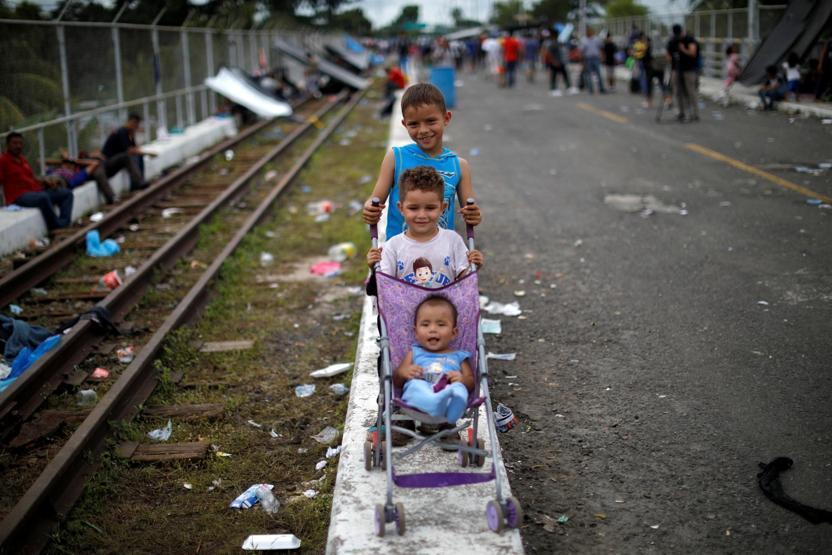 Binlerce göçmen Guatemala-Meksika sınırında mahsur kaldı