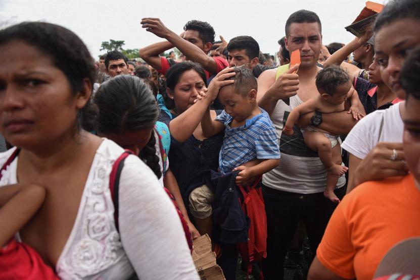 Binlerce göçmen Guatemala-Meksika sınırında mahsur kaldı
