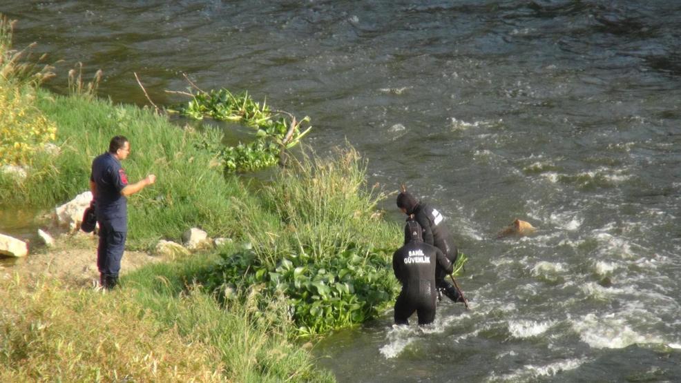Asi Nehri’nde kaybolan genci arama çalışmaları sürüyor
