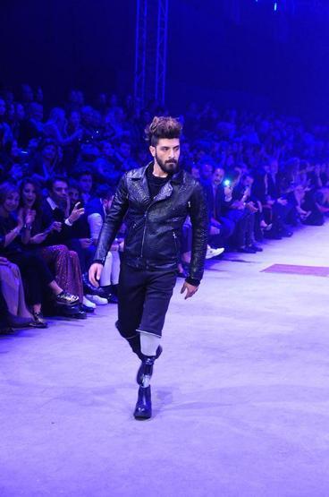 Hakan Akkayanın defilesinde saray kurdular