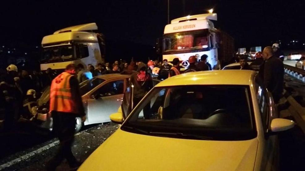 Tem Otoyolunda zincirleme trafik kazası: 16 yaralı