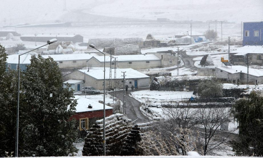 Doğu’da kar esareti başladı