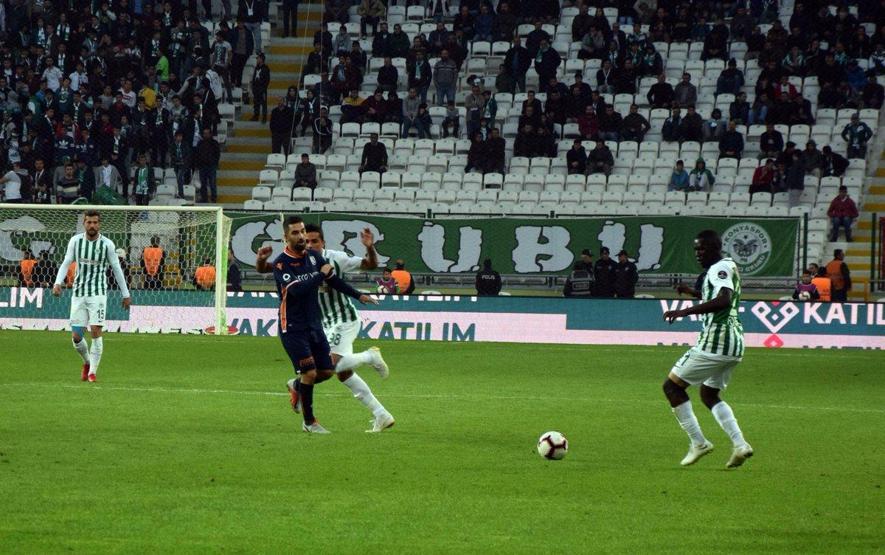 Arda Turan oyuna girdi, ıslıklandı