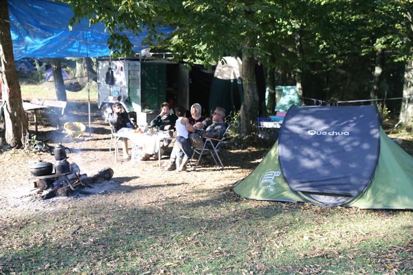 2 bin off road tutkunu kamp yaptı