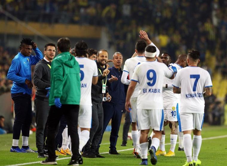 Fenerbahçe 3 golle dağıldı