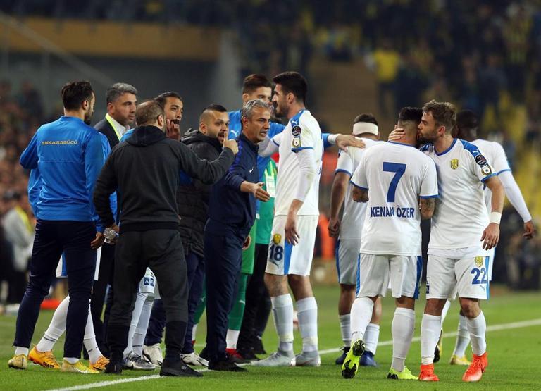 Fenerbahçe 3 golle dağıldı