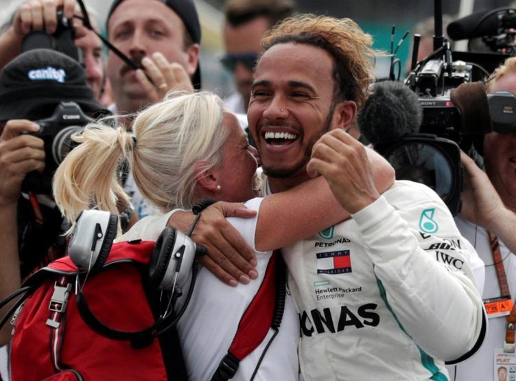 Lewis Hamilton 5ler kulübünde