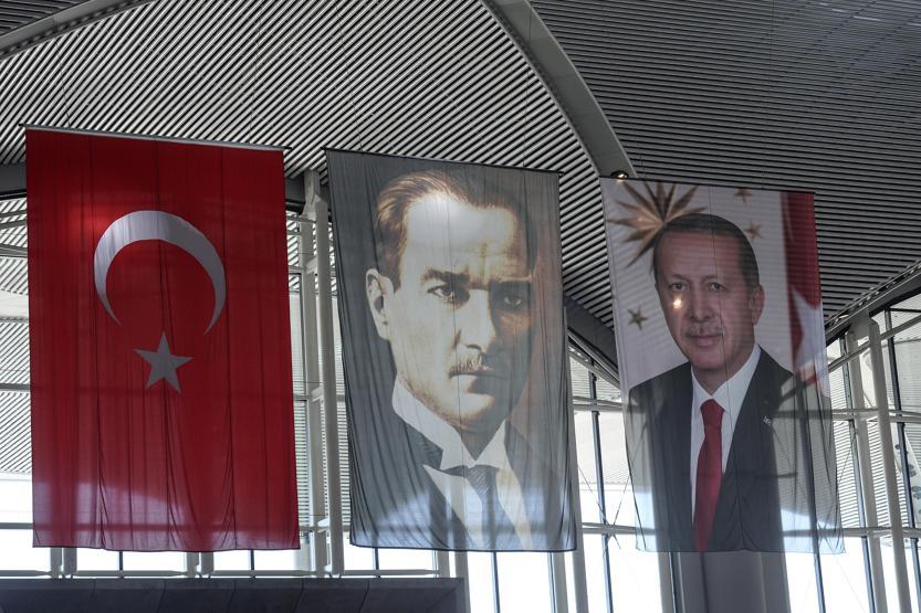 İşte THY kabin memurlarının yeni kıyafetleri