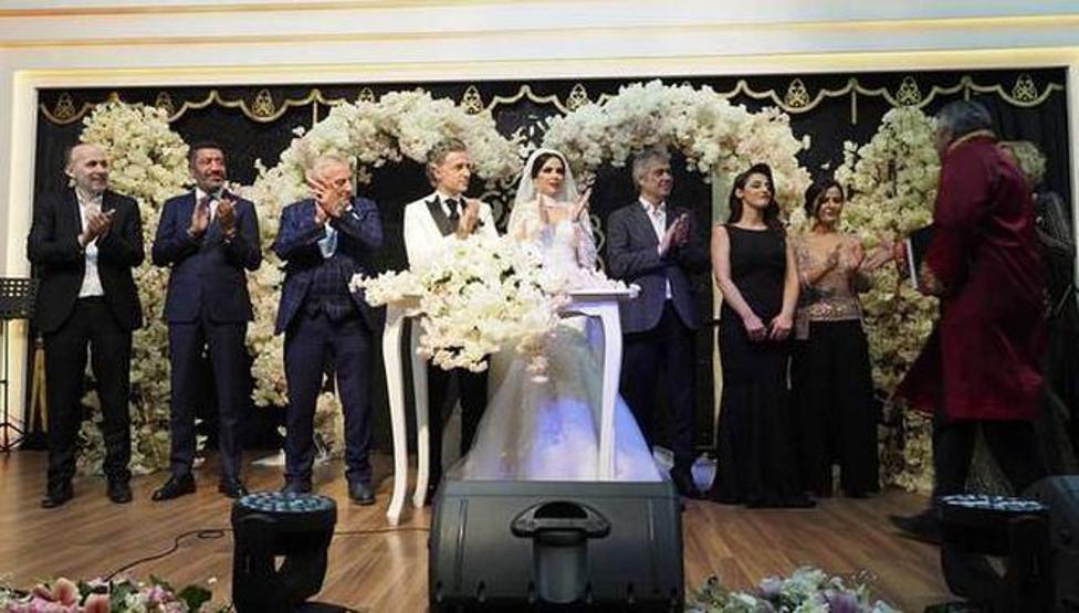 Murat Parasayar ve Burçin Özevin evlendi