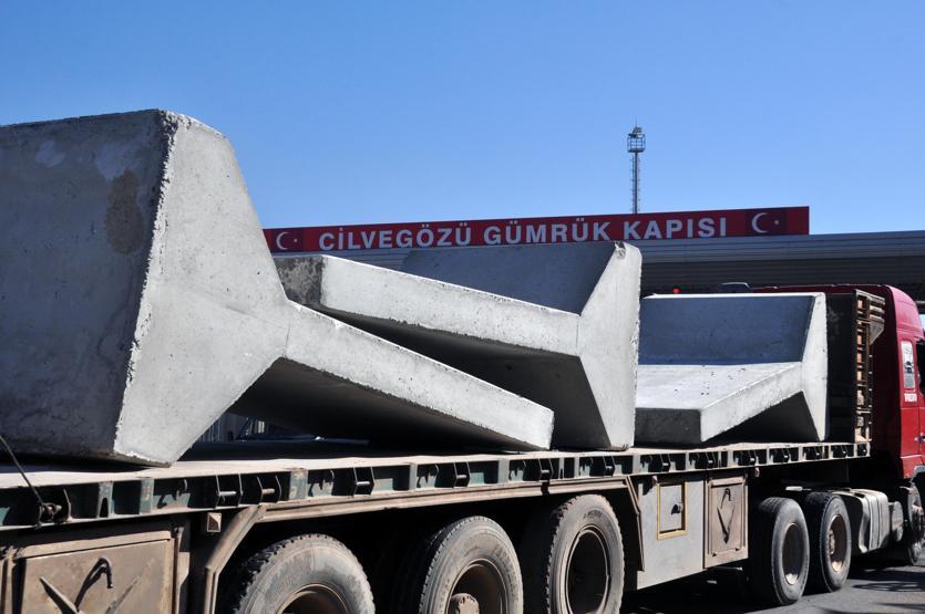 TSKnın İdlibe beton sevkiyatı sürüyor
