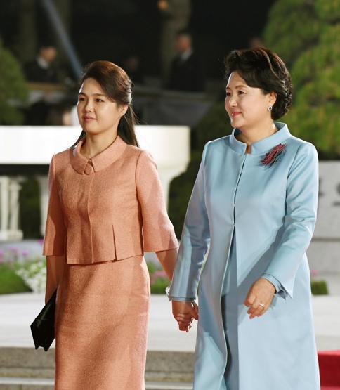 Kim Jong-un karısının uyması gereken kurallar