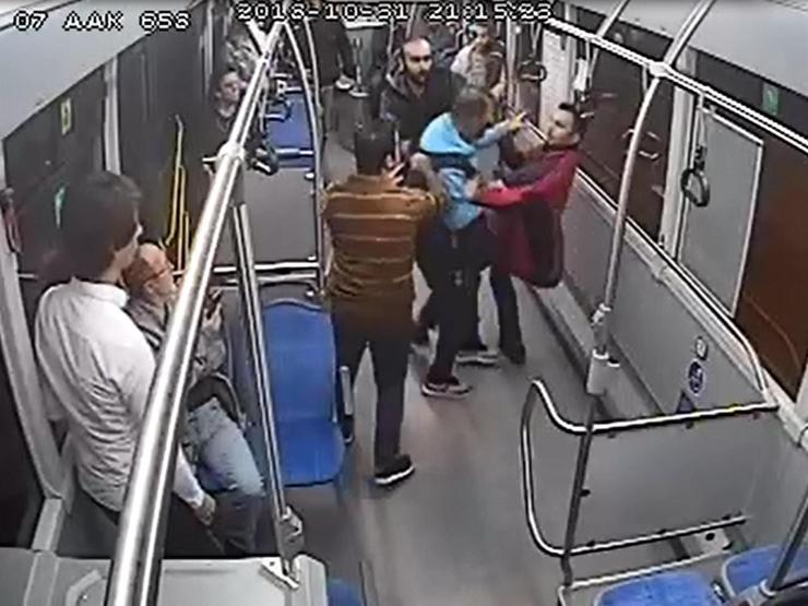 Halk otobüsünde küçük çocuğa taciz iddiası