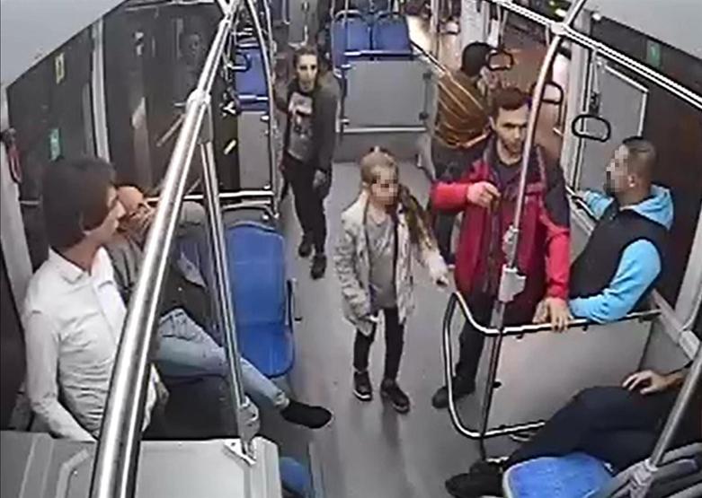 Halk otobüsünde küçük çocuğa taciz iddiası