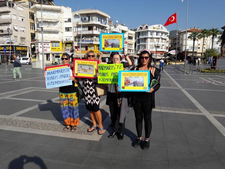 Marmariste Yunuslara özgürlük eylemi